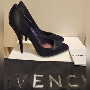 Givenchy Paris Black Peau de Soie Pumps Sz. 6.5 US/37 EU Ret$1175 Made in Italy